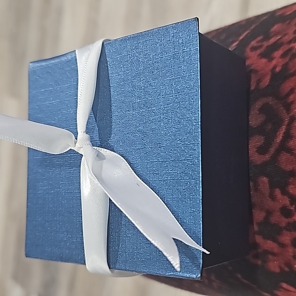 Sterling silver necklace with a dancing crust diamond in the middle ๐ - Picture 6 of 6